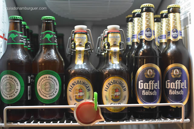 Algumas das cervejas vendidas no empório - Burger Lab Experience