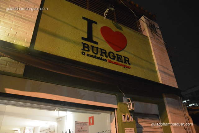 Letreiro na fachada - I Love Burger