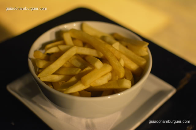 Porção de batatas fritas grande - Chez Burger