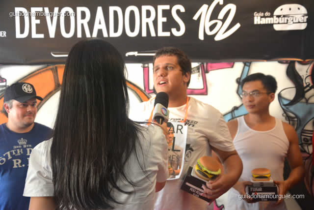 Jonas Marques dando entrevista à Record sobre seu título - Torneio Devoradores 162