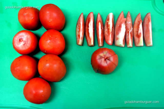 Lave e separe os tomates