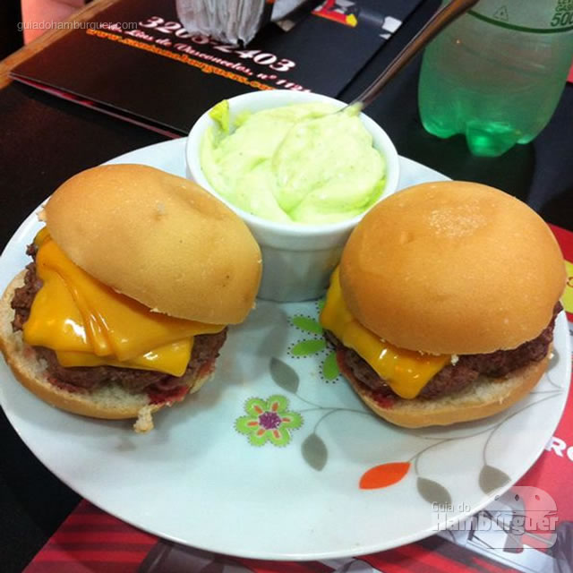Porção de mini burgers - Santana Burguers