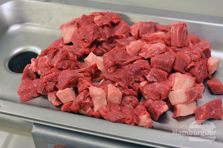 Carnes misturadas prontas para moer - Receita hamburguer perfeito caseiro e profissional