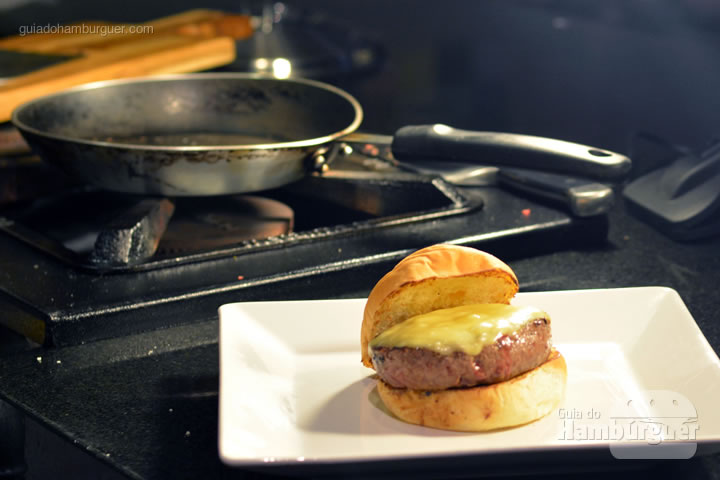 Cheeseburger pronto - Receita hamburguer perfeito caseiro e profissional