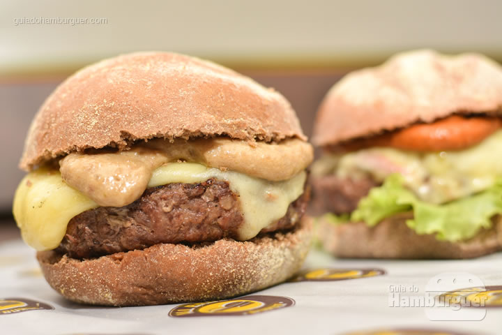 Dois hambúrgueres de 100g - All Bros Burger