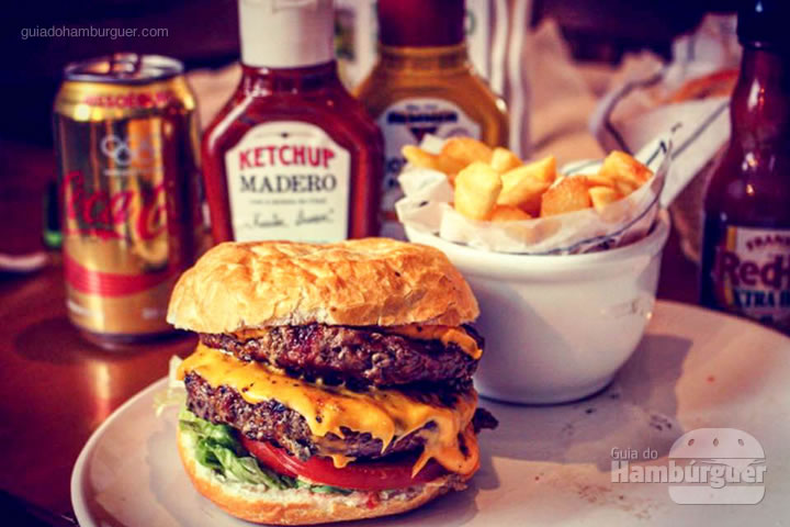 Cheese Burger Super com dois hambúrgueres - Madero por Lelê Gianetti
