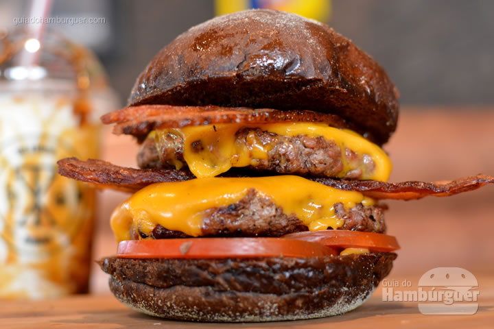 Burger duplo com cheddar e bacon - The Xtreme Burger
