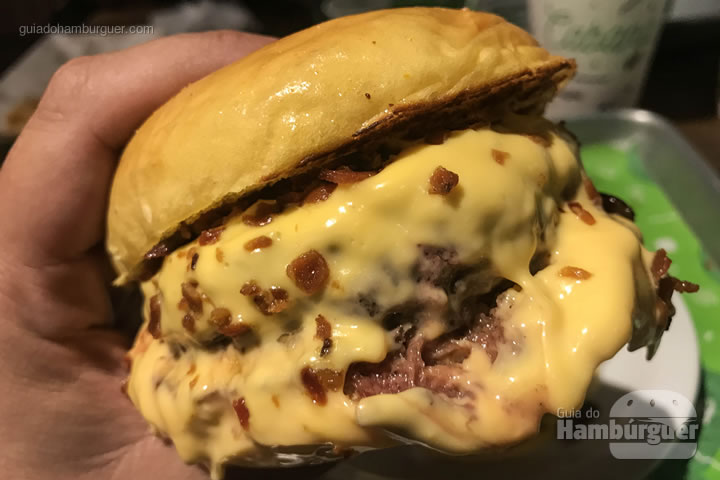 Melted, pronto para ser devorado - Cabana Burger