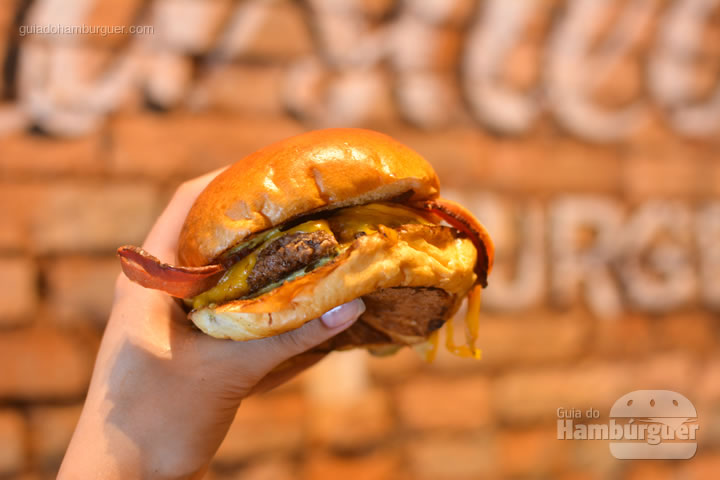 Cheesebacon - Raw Street Burger