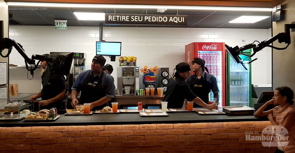 Balcão de retirada  - Jerônimo, o fast-food da rede Madero