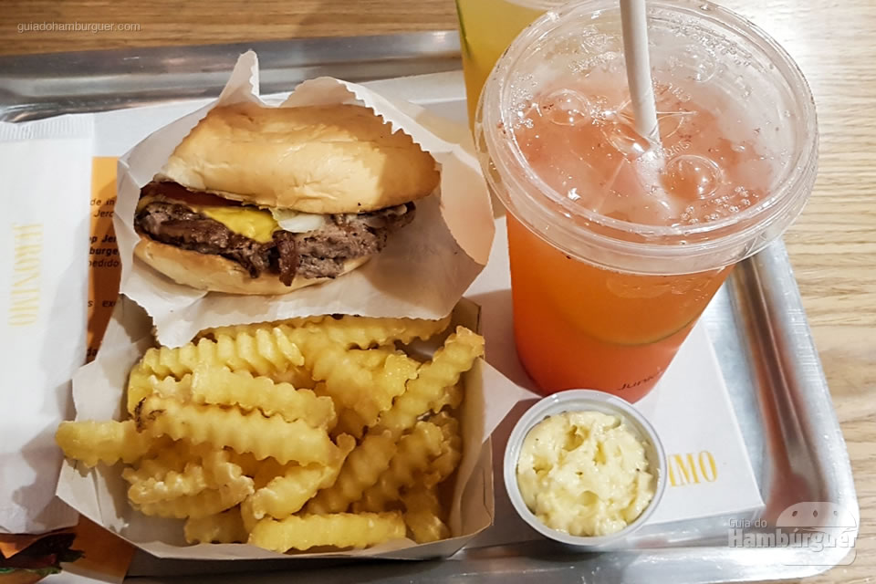 Combo com pink lemonade - Jerônimo, o fast-food da rede Madero