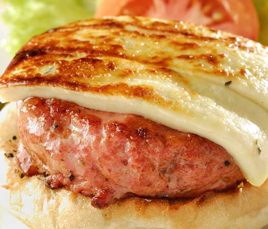Harlem: PJ`s Burger de linguiça toscana, queijo coalho, alface e tomate