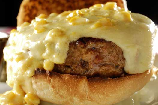 Hell`s Kitchen: PJ`s Pork Ribs Burger, mussarela, creme de milho e BBQ sauce