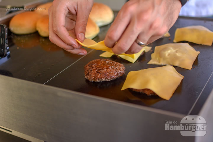 Última fatia de queijo - Chapa para hambúrguer vitrocerâmica Plana da Evo Pro