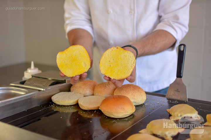 Pão com manteiga espalhada uniformemente - Chapa para hambúrguer vitrocerâmica Plana da Evo Pro